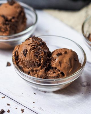 ✨ The perfect time for ice cream.... anytime 🤣! Especially this delicious Double Chocolate Ice Cream recipe by the talented @ila_riapastry 🍦🍫✨🙌 [LINK IN BIO]