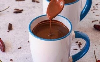 ✨ It’s officially winter in Sydney 🥶 so this Aztec Spicy Hot Chocolate Drink 🍫🌶 is a super tasty recipe to enjoy this winter ☕️🙌

Featuring dark chocolate enriched with dry chilli for an extra boost of energy & complexity 😋! 

@ila_riapastry uses dry chilli but the Aztecs would have used many other types with varying heat 🔥 so feel free to get creative with the spice level 🙌 

For full recipe LINK IN BIO 👆
