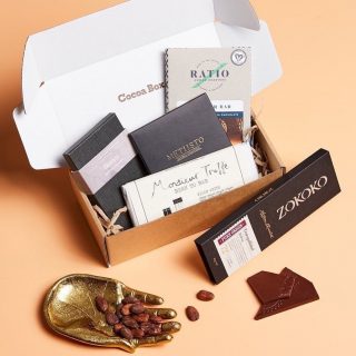 Father Day is almost here ... extra special bean-to-bar chocolate for an extra special Dad!! 
🍫All chocolate is made hand crafted from cocoa bean to finished chocolate bar right here in Australia.
👨🏻‍🌾 Using ethically sourced cocoa beans meaning the farmer gets a fair go & a fair price 🙌 .
Feel good doing good this Fathers Day 😊🍫🙌✨

AND ... get FREE Express Shipping when you spend over $50!!