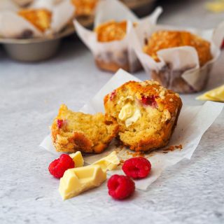 Delicious Raspberry and White Chocolate Muffins have the perfect combination of white chocolate chunks and tangy raspberries throughout. They make the perfect sweet treat at any time of the day. 🍫🤤⁠⁠
⁠⁠
Soft, fluffy, and so flavourful, with a buttery crumbs on top. They’re super easy to make, and take no more than 10 minutes to make the batter and just 25 minutes to bake – making these muffins a perfect quick and easy dessert. 🙌✨⁠⁠
⁠⁠
👆👆 LINK IN BIO 👆👆
