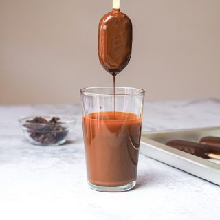 🍦 Making ice cream without an ice cream machine is possible, and the result is super easy & delicious! 🍫😋🙌⁠⁠
⁠⁠
The secret is in three ingredients: ⁠⁠
⁠⁠
1) whipping cream ⁠⁠
2) condensed milk (which you can make at home)⁠⁠
3) and natural flavourings⁠⁠
⁠⁠
⁠⁠
To make the best Mini Ice Cream Popsicles... See LINK IN BIO 👆👆👆⁠⁠